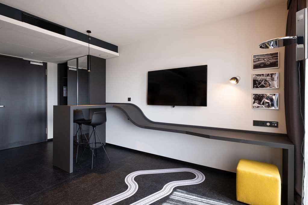 V8 Hotel Koeln At Motorworld Chambre photo